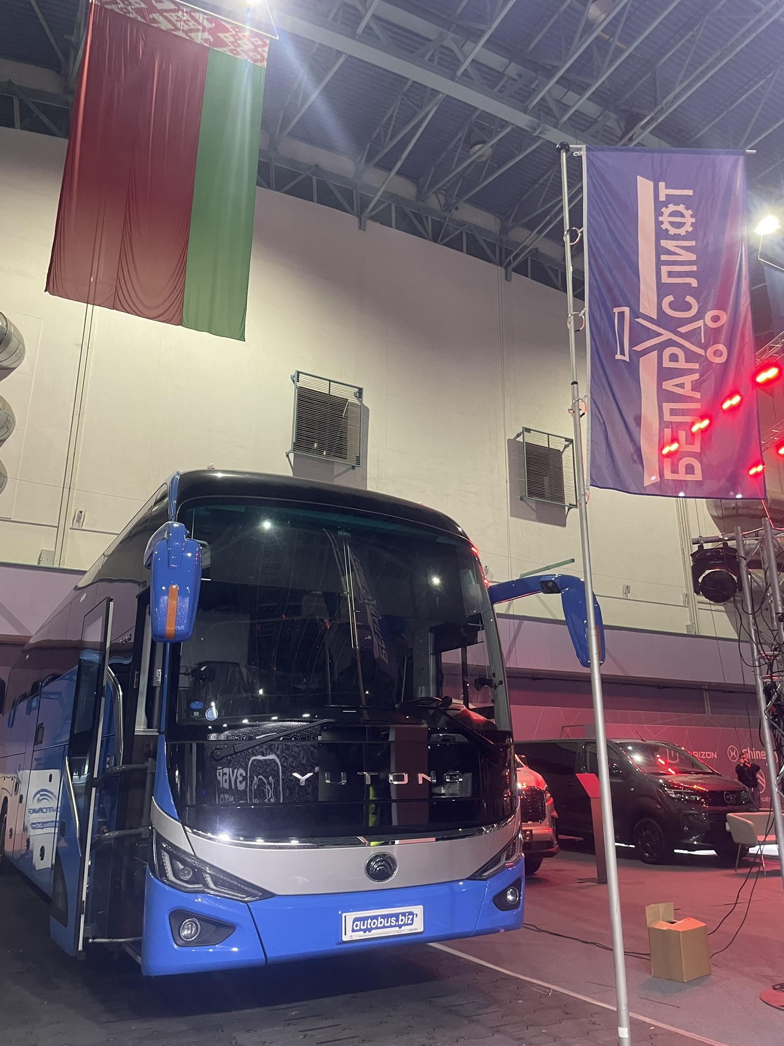 Автобус YUOTOG ZK 6128K